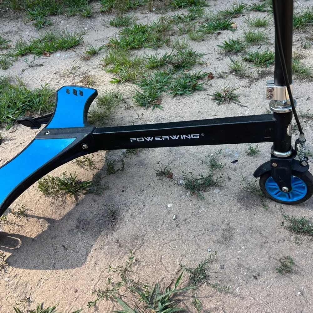 Razor powerwing caster scooter